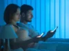 LA EXPOSICIÓN EXCESIVA A LA LUZ AZUL DE TU MÓVIL TE HACE ENVEJECER 
